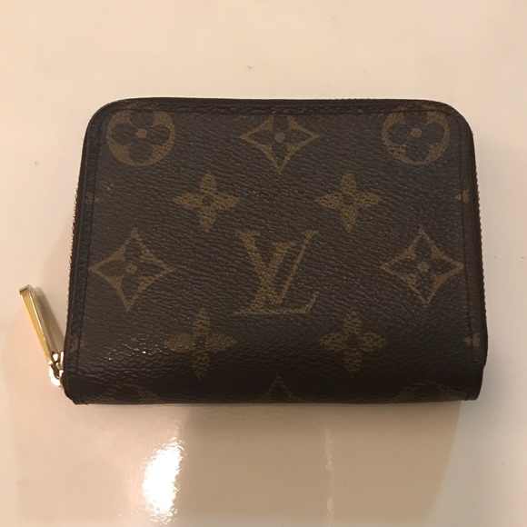 Louis Vuitton Handbags - Louis Vuitton zippy coin purse! Made in France.